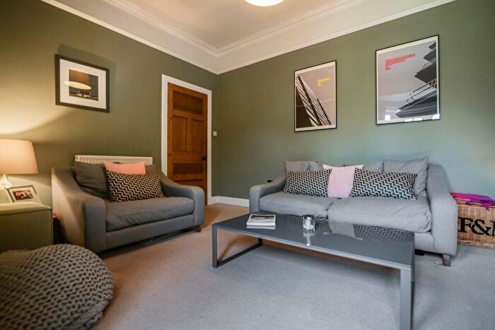 3 Bedroom Terraced House For Sale In The Avenue, Philpstoun, By Linlithgow, EH49