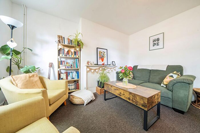 3 Bedroom Maisonette To Rent In Lynch Walk, London, SE8