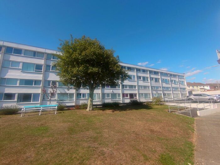 3 Bedroom Flat To Rent In Marine Court, Torpoint, PL11