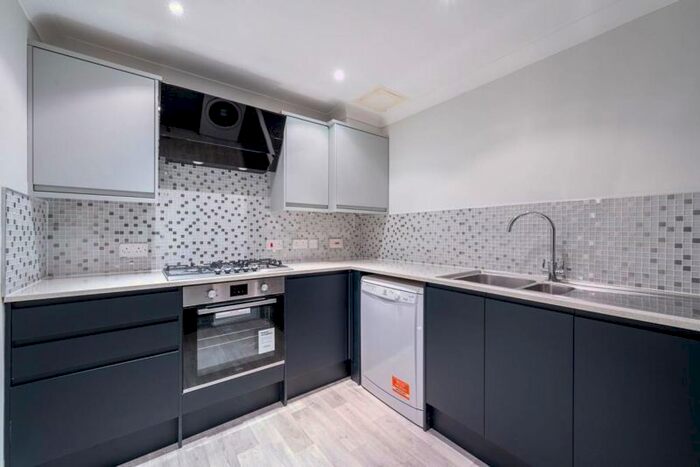 2 Bedroom Flat To Rent In Bewley Street, London, SW19