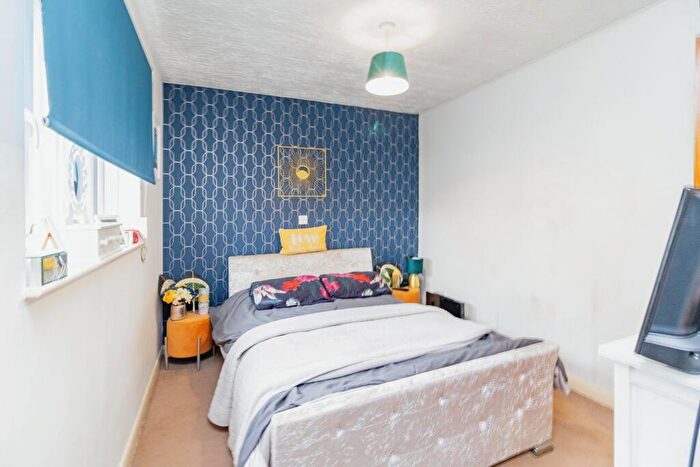 1 Bedroom Flat For Sale In Lynmouth Crescent, Furzton, Milton Keynes, Buckinghamshire, MK4