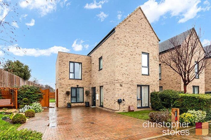 4 Bedroom Link Detached House For Sale In Markwick Avenue, Cheshunt, Hertfordshire, EN8