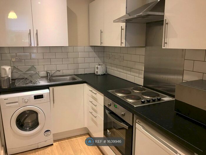 3 Bedroom Flat To Rent In West Princes Street, Glasgow, G4