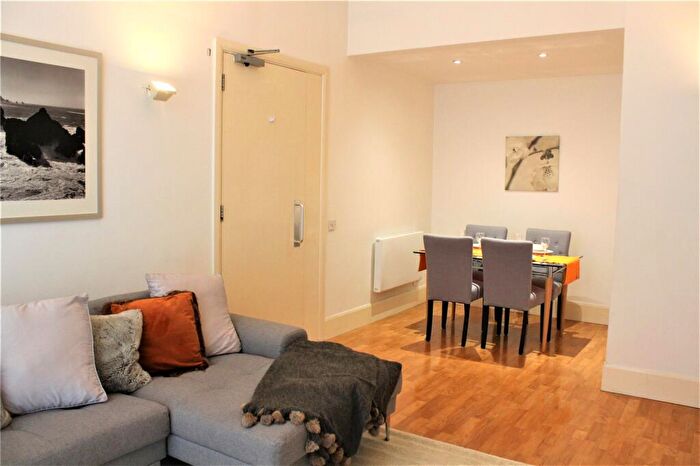 2 Bedroom Apartment To Rent In Dingley Road, Islington, London, EC1V