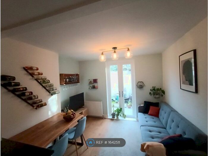 2 Bedroom Flat To Rent In Rainham Road, London, NW10