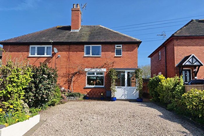 3 Bedroom Semi-Detached House For Sale In Linton Road, Rosliston, DE12