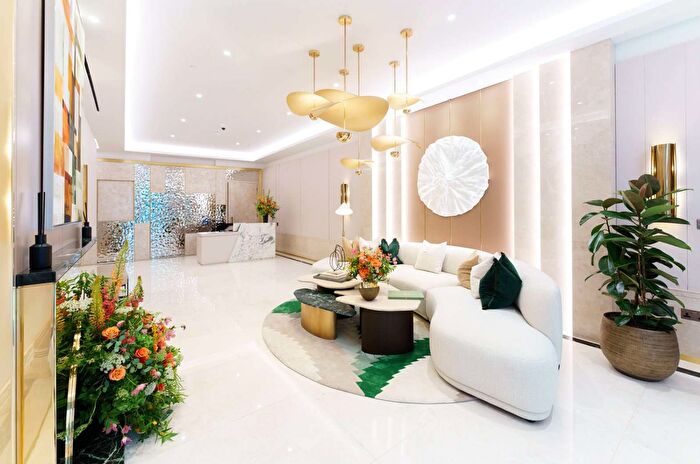 3 Bedroom Flat To Rent In The Lucan Place, Chelsea, London, SW3