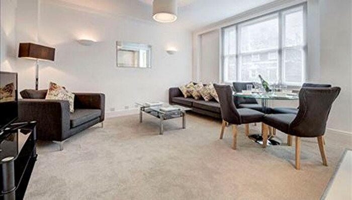 2 Bedroom Flat To Rent In Hill Street, London, W1J