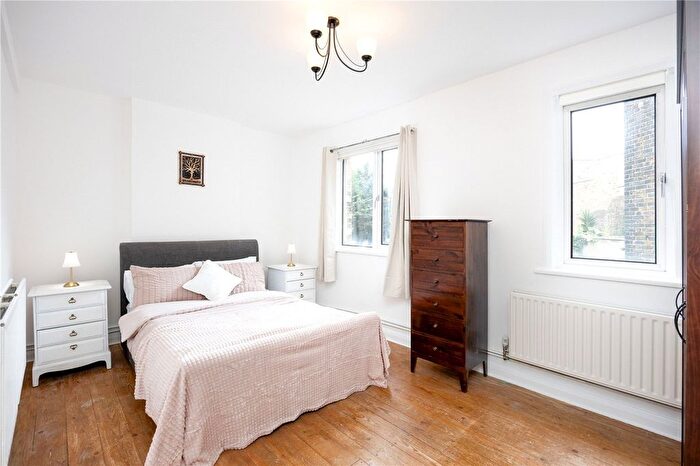 2 Bedroom Flat For Sale In Merton Road, London, SW18