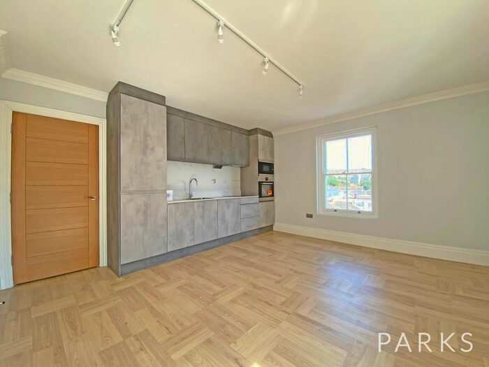 2 Bedroom Flat To Rent In Wakefield Road, Brighton, BN2