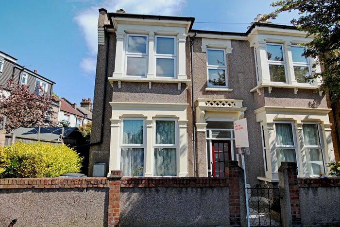 2 Bedroom Flat To Rent In Stanmore Road, Bushwood Area, E11