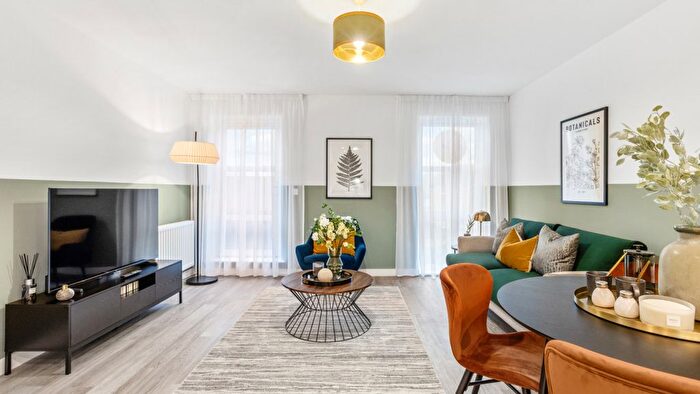 3 Bedroom Flat For Sale In St Albans Rd, Watford, WD25