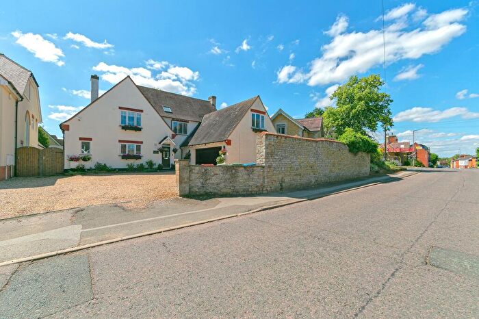 5 Bedroom Detached House For Sale In Calverton Road, Stony Stratford, MK11