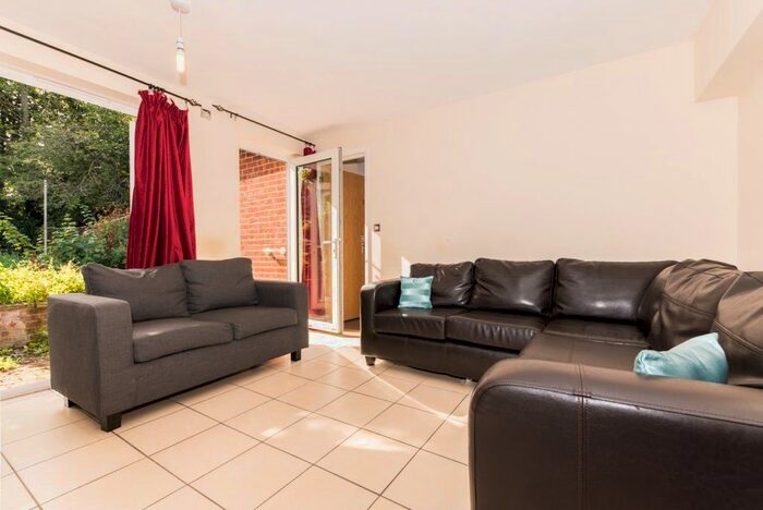 6 Bedroom Property To Rent In Shipman Avenue, Canterbury, CT2