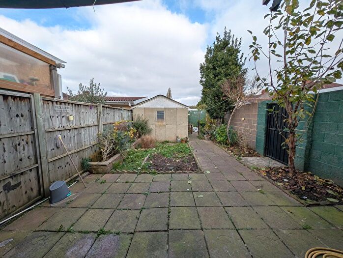 3 Bedroom End Of Terrace House For Sale In Bourne Avenue, Hayes, Greater London, UB3