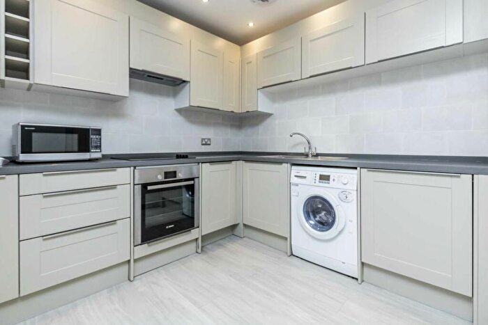 1 Bedroom Flat To Rent In Bishopsgate, Liverpool Street, EC2M