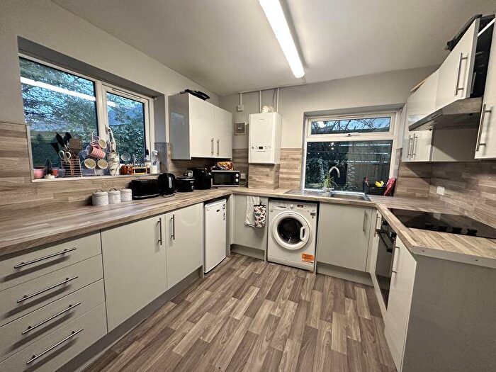 4 Bedroom Semi-Detached House To Rent In Newick Road, Brighton, BN1