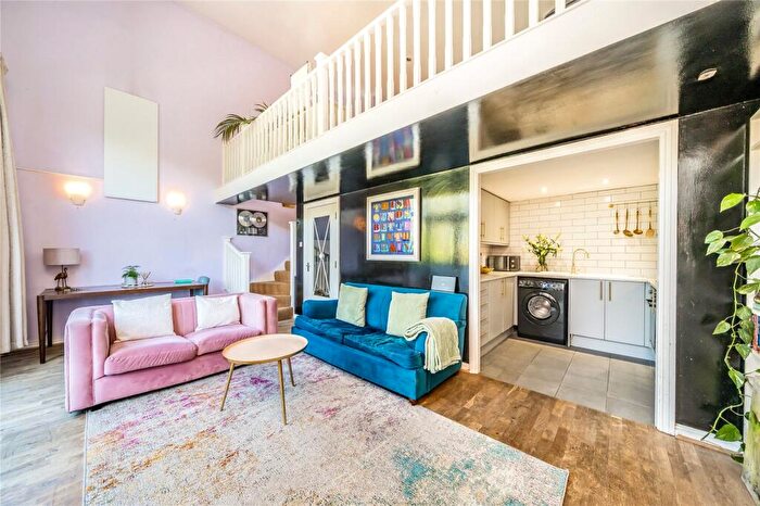 1 Bedroom Flat For Sale In Printers Mews, Bow, London, E3