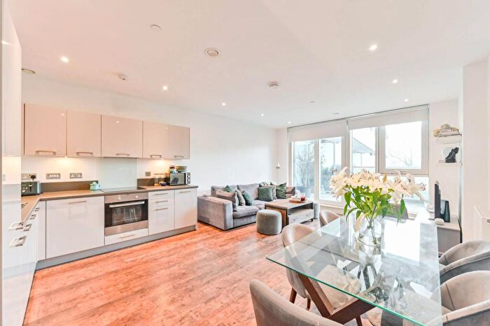 2 Bedroom Flat For Sale In Valetta House, Battersea, London, SW11