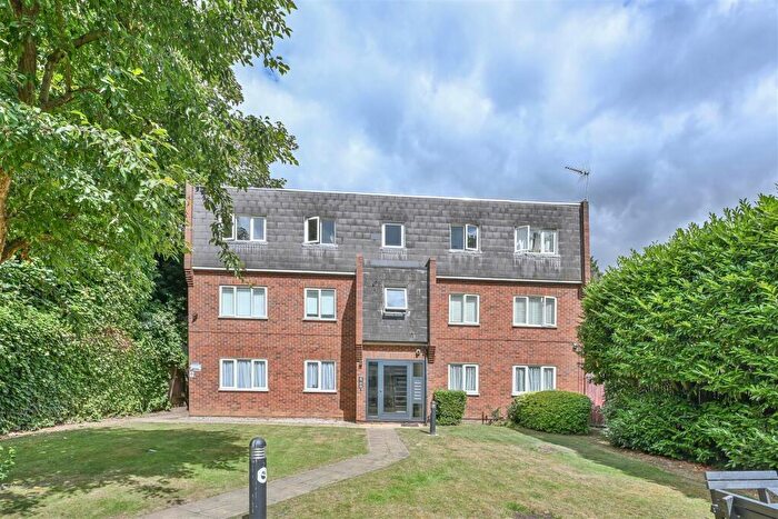2 Bedroom Apartment For Sale In London Road, Brentwood, CM14