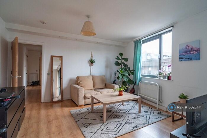 2 Bedroom Flat To Rent In Spencer Way, London, E1