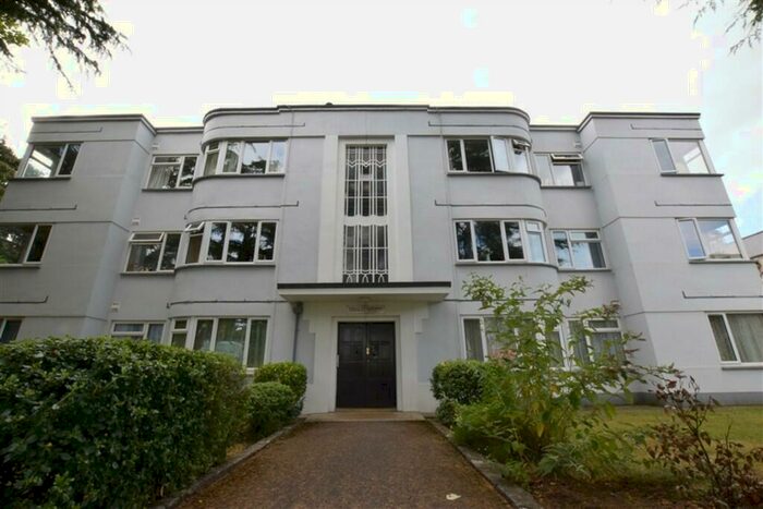 2 Bedroom Flat To Rent In Berkeley Mansions, - Christchurch Road, Bournemouth, BH1