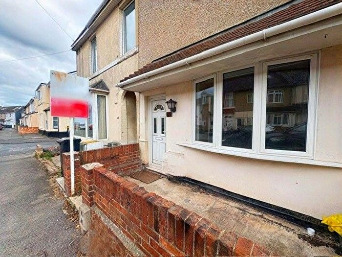 4 Bedroom Property To Rent In Beatrice Street, Swindon, SN2