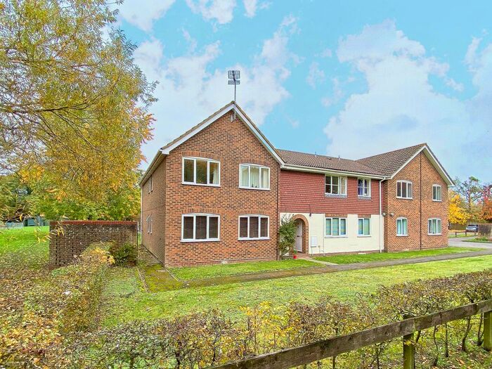 1 Bedroom Maisonette To Rent In Swan Way, Church Crookham, Fleet, GU51