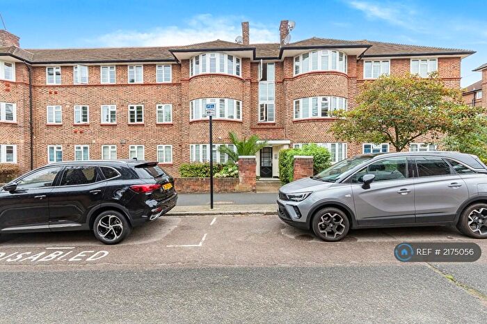 3 Bedroom Flat To Rent In Beaufort Drive, London, NW11