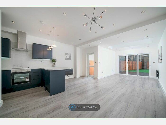 3 Bedroom Maisonette To Rent In Barking Road, London, E13