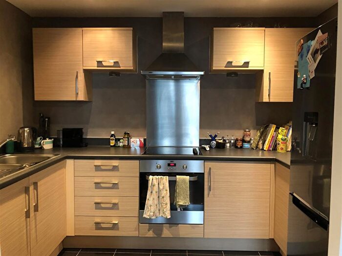 3 Bedroom Flat To Rent In Brook Road, Borehamwood, WD6