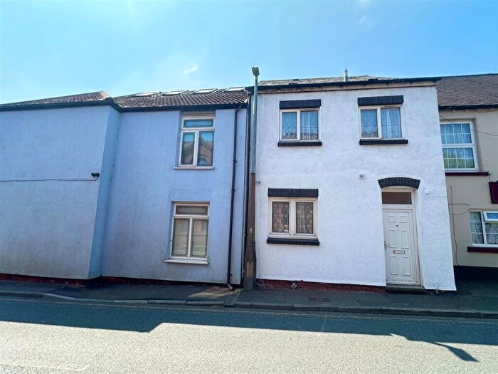 3 Bedroom Terraced House To Rent In Cemetery Road, Stourbridge, DY9