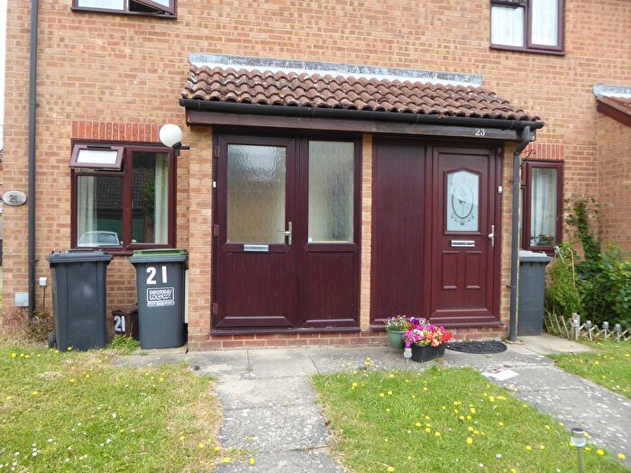 2 Bedroom End Of Terrace House To Rent In Lincroft, Bedford, MK43