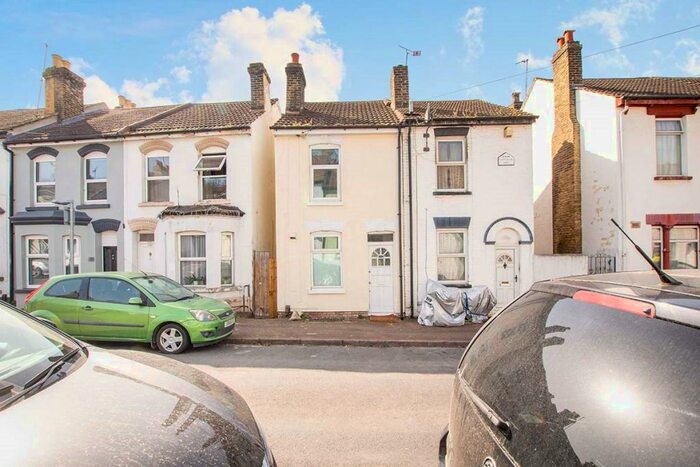 3 Bedroom Semi-Detached House To Rent In Thorold Road, Chatham, Kent, ME5