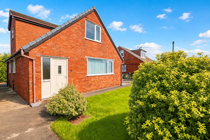 3 Bedroom Bungalow For Sale In Sedgley Avenue, Freckleton, Preston, PR4