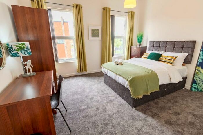 3 Bedroom Terraced House To Rent In Wedgewood St, Kensington, L7