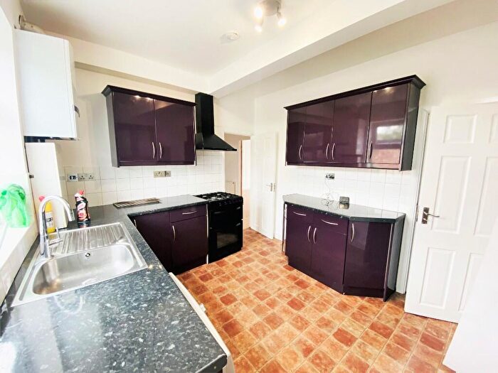 3 Bedroom Flat To Rent In East Barnet Road, East Barnet, EN4