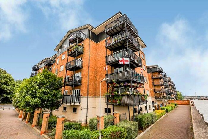 2 Bedroom Flat To Rent In Clifton Marine Parade, Gravesend, Kent. DA11