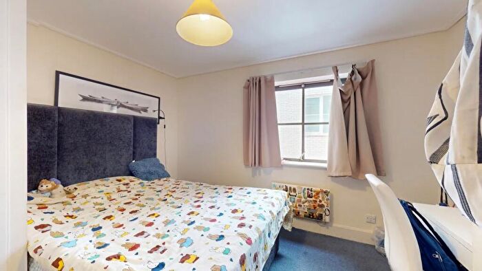 3 Bedroom Flat To Rent In Printers Inn Court, London, EC4A