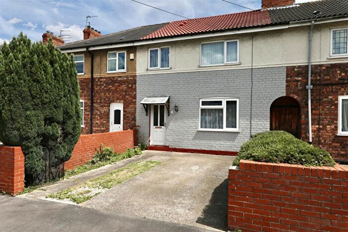 3 Bedroom Terraced House For Sale In Weighton Grove, Hull, HU6