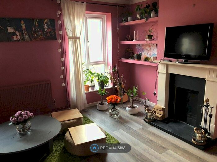 2 Bedroom Maisonette To Rent In Stroud Crescent, London, SW15