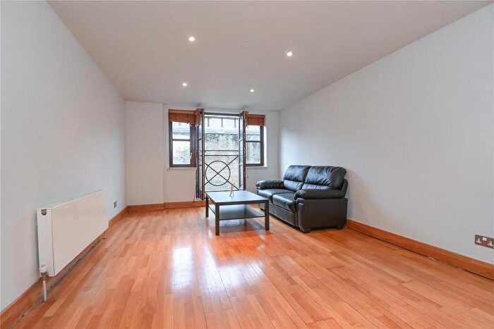 2 Bedroom Flat To Rent In Kingsley Mews, London, E1W