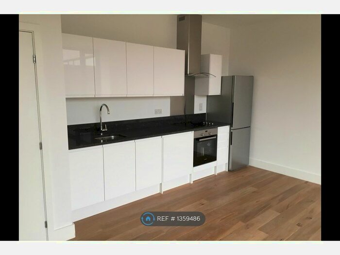 1 Bedroom Flat To Rent In Cornwall House, Slough, SL1