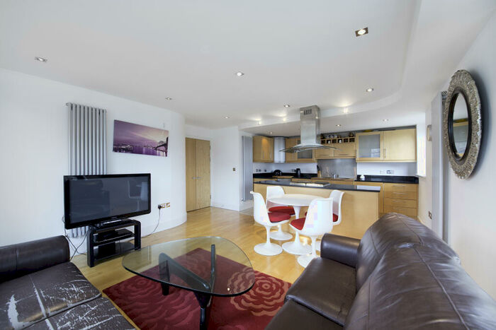 2 Bedroom Flat To Rent In Millharbour, London, E14