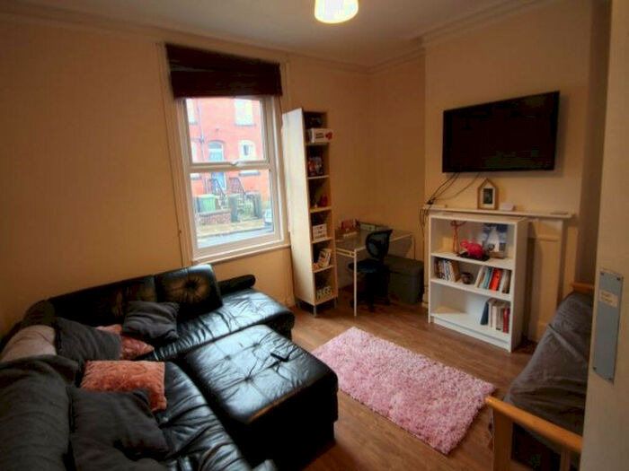 4 Bedroom House To Rent In Granby Terrace, Leeds, LS6