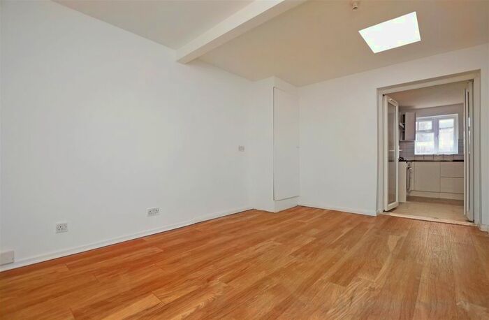 3 Bedroom Bungalow To Rent In Tangley Park Road, Hampton, TW12