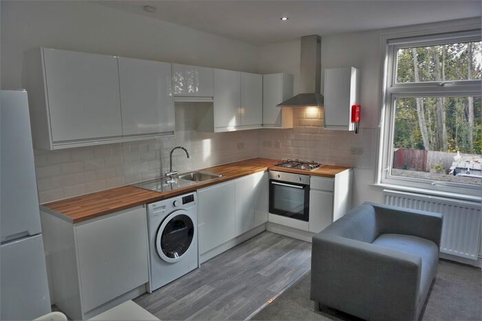 1 Bedroom Flat To Rent In Aberford Road, Oulton, Leeds, LS26