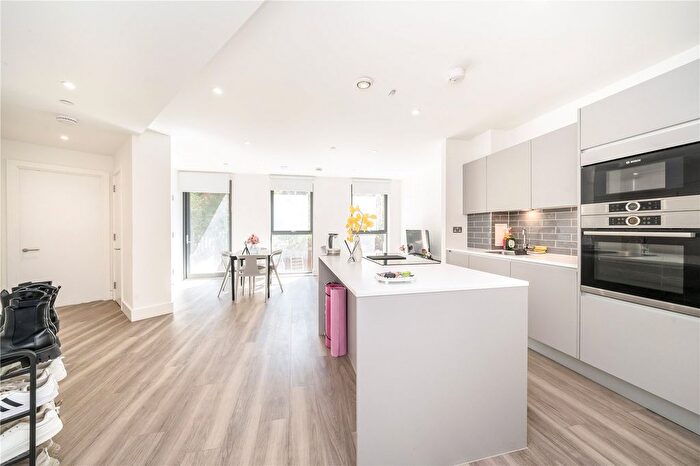 2 Bedroom Flat To Rent In Spruce House, Whitebeam Way, London, SE10