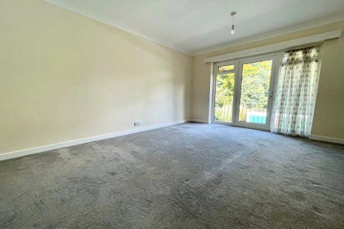 2 Bedroom Flat To Rent In Bushey Wood Road, Sheffield, S17