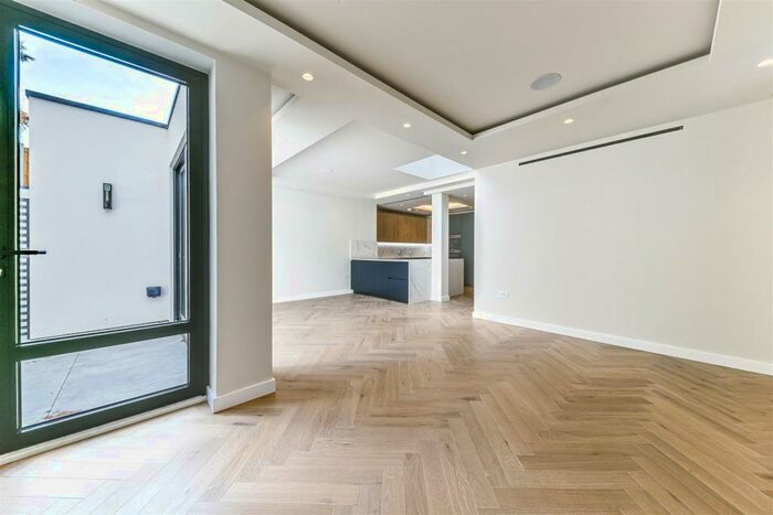 2 Bedroom Apartment To Rent In Regents Park Road, Finchley, N3